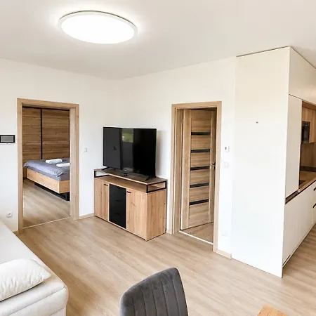 Modern 2 With Terrace, Chrenoviska Апартаменты *